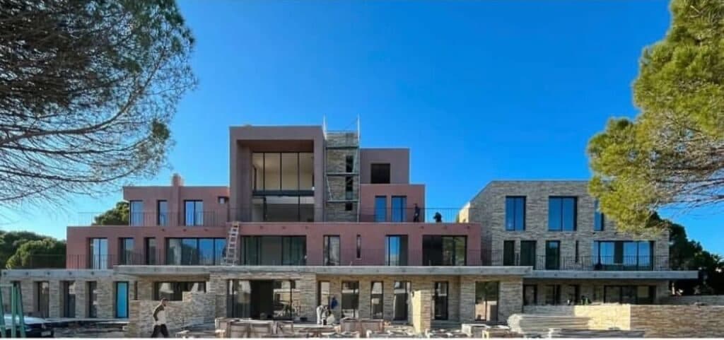 💥 MUNDËSI NË GJIRIN E LALZIT! 🏖️ 🏡 Apartament 1+1 për shitje në Rezidencën Lura 5 3