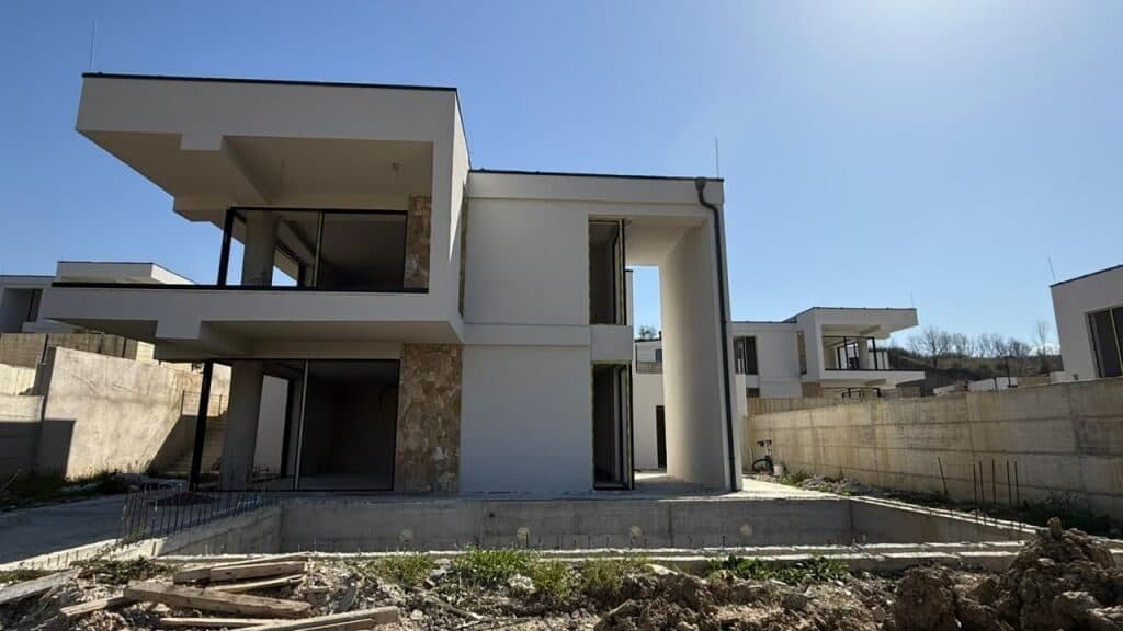 🏡 Vila për Shitje – Farkë, Golden Oak 2