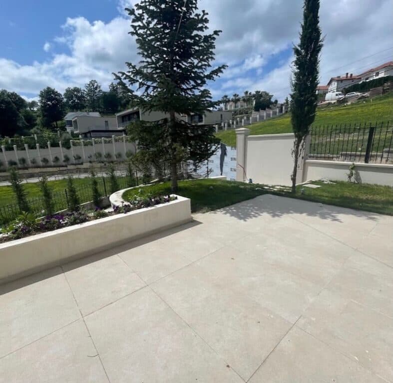 🏡 Vila Unike për Shitje me 2 Pishina – Mjull-Bathore 4
