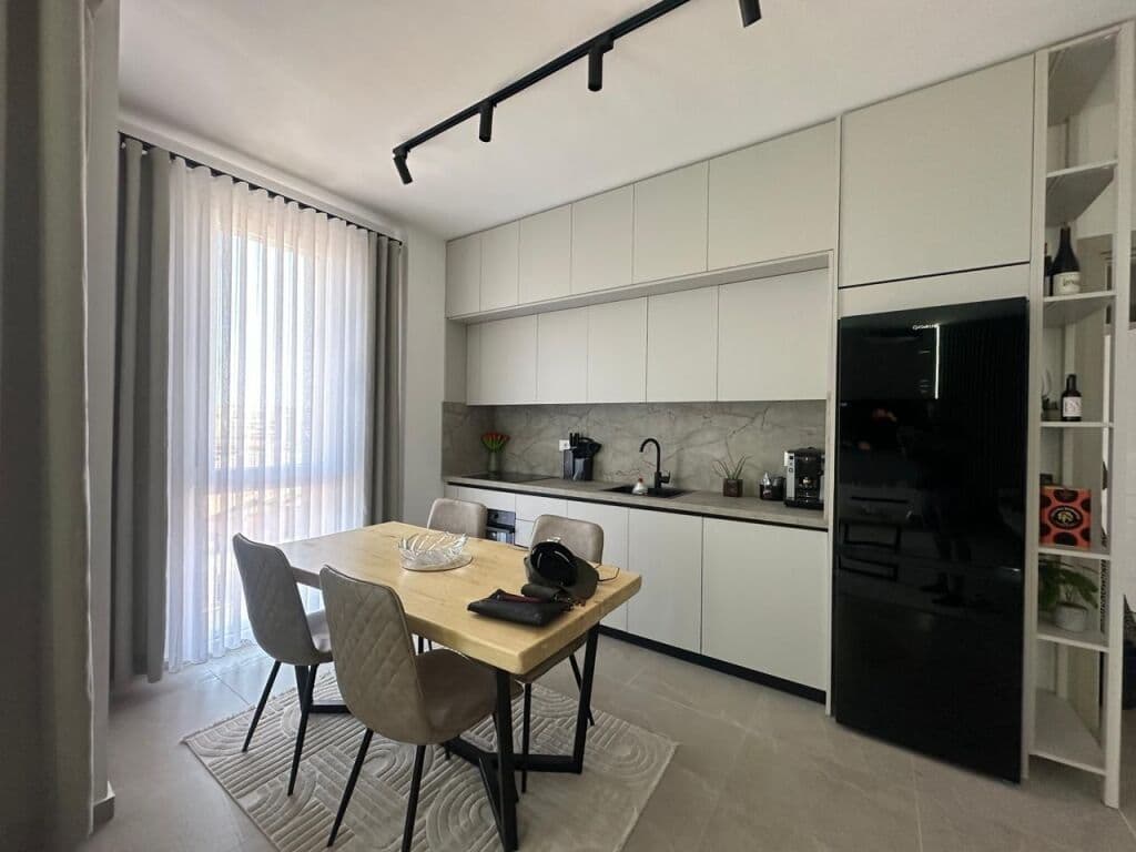 🏠 Apartament 1+1 për Qira 📍 Pranë Stacionit të Trenit, Rruga Vjosa 2