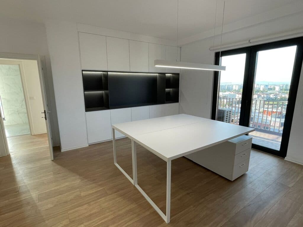 🏢 Zyrë për Qira – Ndërtesa Kopshti, Rruga Kavajës