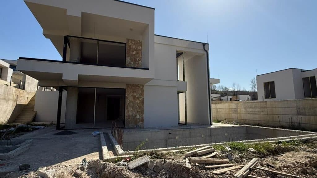 🏡 Vila për Shitje – Farkë, Golden Oak
