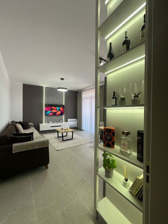 🏠 Apartament 1+1 për Qira 📍 Pranë Stacionit të Trenit, Rruga Vjosa 3