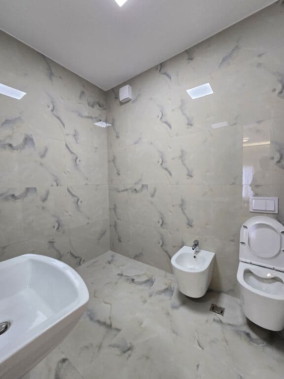 🏡 Apartament 2+1 për Qira 📍 Kompleksi Delijorgji – Ndërtesa të Reja