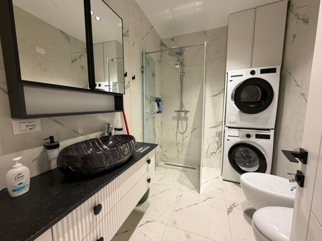 🏡 PËR SHITJE APARTAMENT 1+1 + VEND PARKIMI – REZIDENCA LAKE VIEW