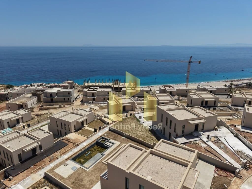 🌊 VILA QË JU OFRON LUKS TË VËRTETË NË DRIMADH! 🏡