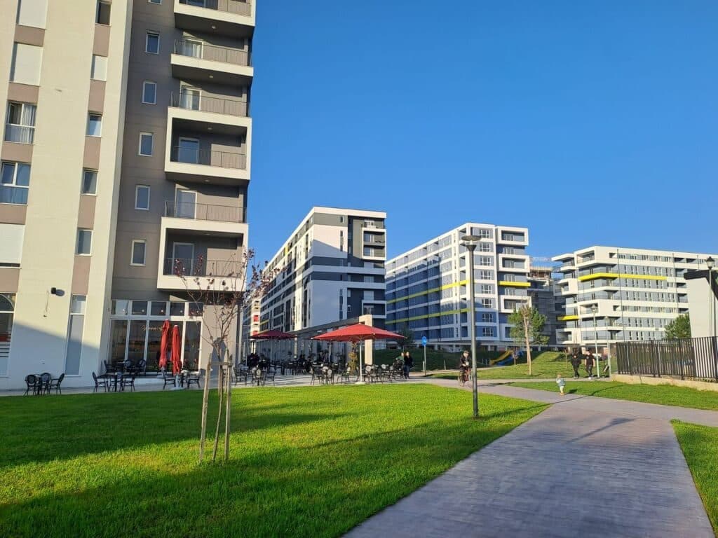 🏢 NJËSIA E SHËRBIMIT PËR SHITJE – UNIVERS CITY