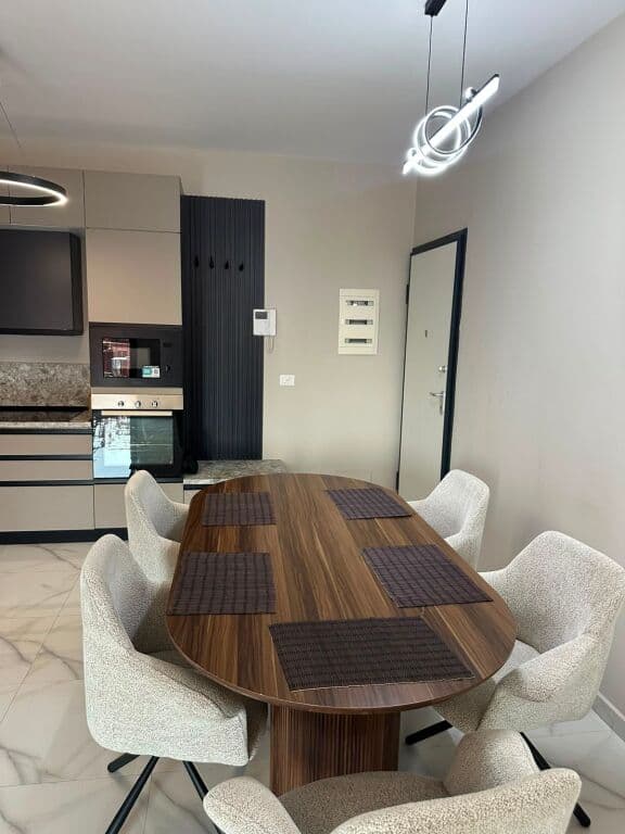 🏡 PËR QIRA – APARTAMENT SUPER 3+1+2 Ndërtesa Tirana Garden