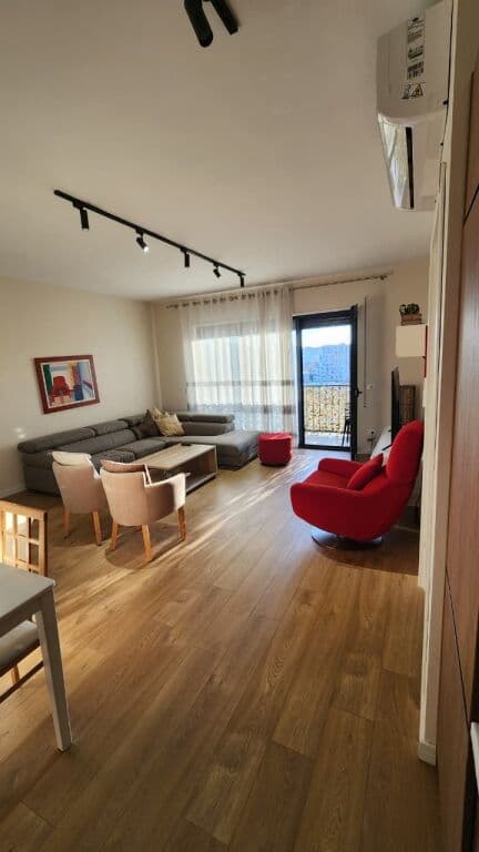 🏡 Apartament 2+1+2 për qira – Myslym Shyri