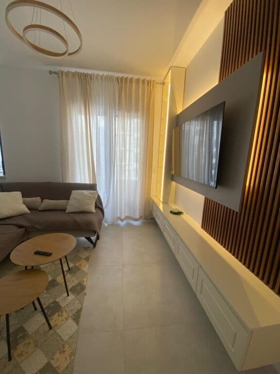 🏡 Apartament 2+1+2 për Qira – Pazari i Ri
