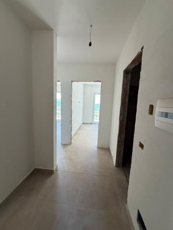 🚨 MUNDËSI‼️ Vetëm 1,100 €/m² 🚨 🏡 Apartament 2+1 + Lavanderi në Shitje – Holiday Inn, Shëngjin 3
