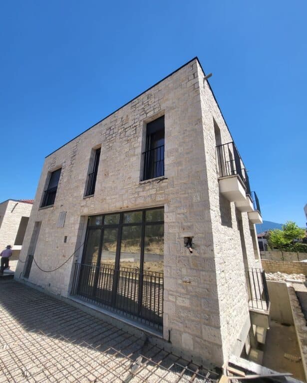 🏡 Vila Luksoze për Qira – Kopshti Sekret, TEG