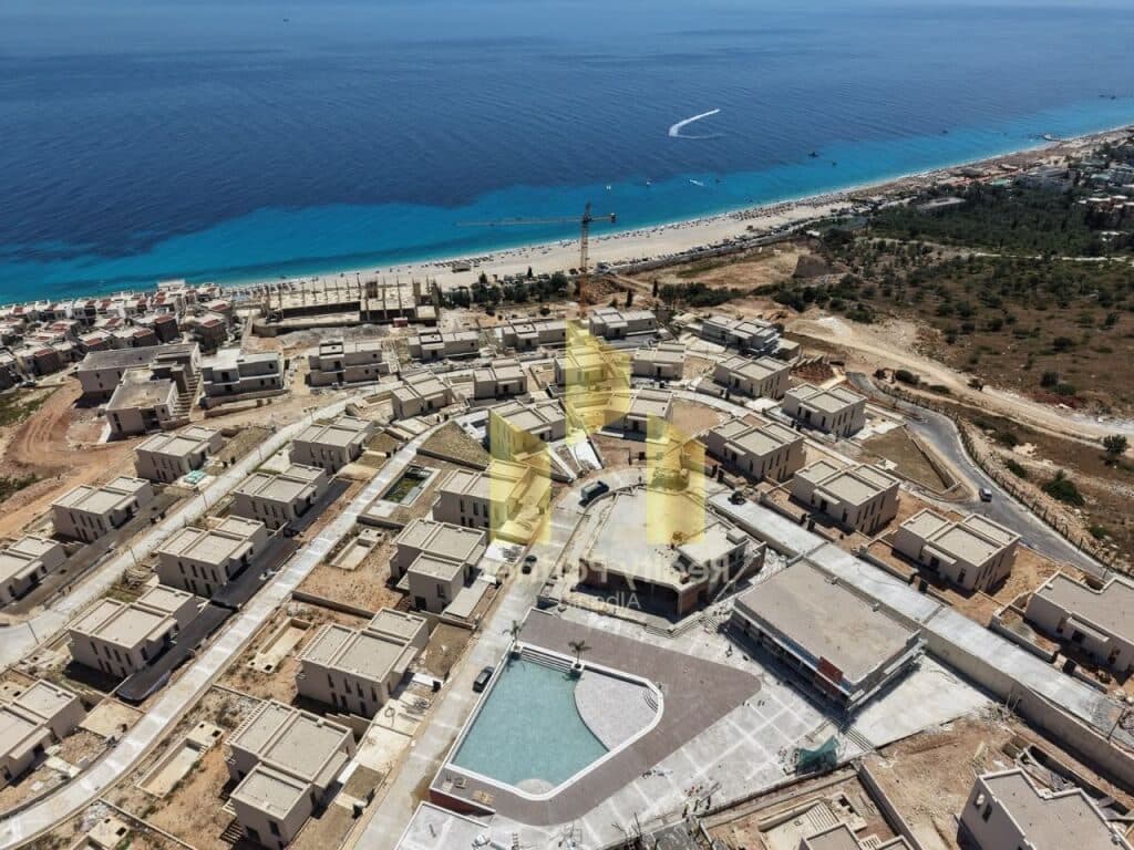 🌊 VILA QË JU OFRON LUKS TË VËRTETË NË DRIMADH! 🏡