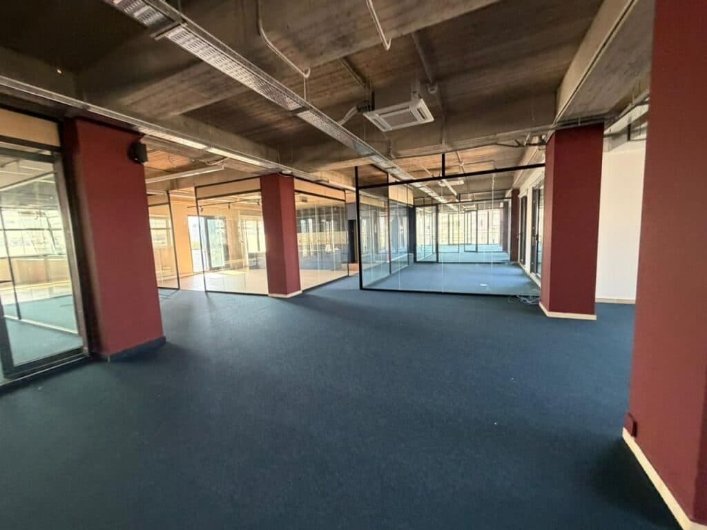 🏢✨ HAPËSIRË ZYRE PREMIUM PËR QIRA | QENDRA – TIRANË