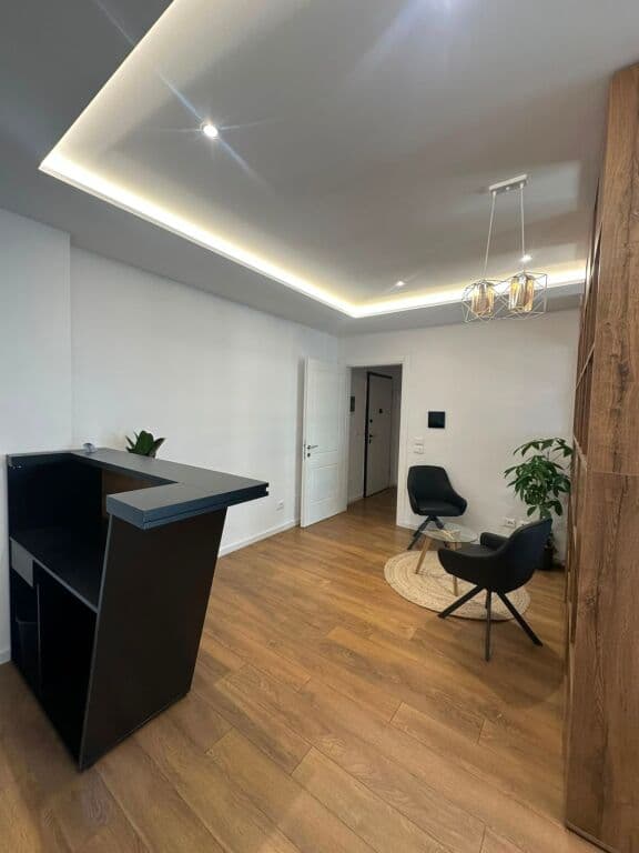 🏢 Hapësirë Zyre për Qira – Rezidenca Lake View 3