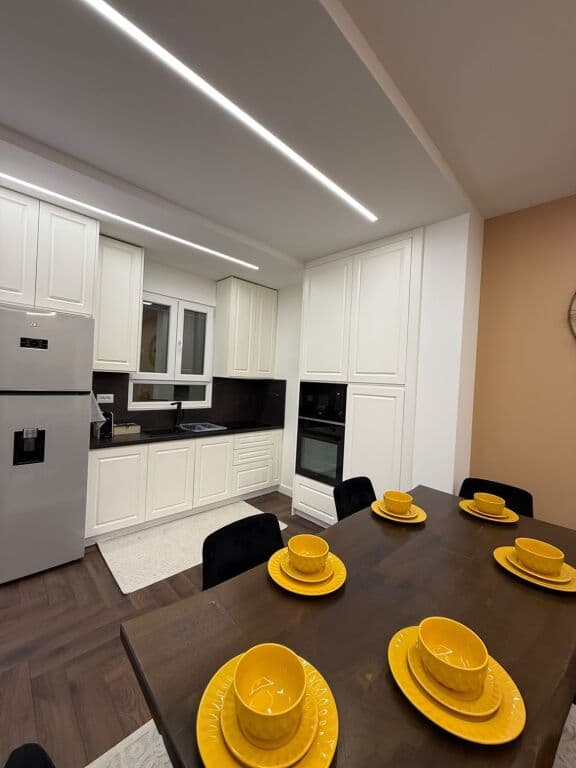 🏡✨ PËR QIRA | 2+1 + VERANDA – 5 MAJI