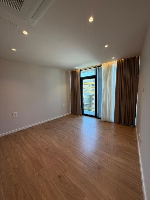 🏢 HAPËSIRË ZYRE PËR QIRA – PAMJE NGA LIQENI