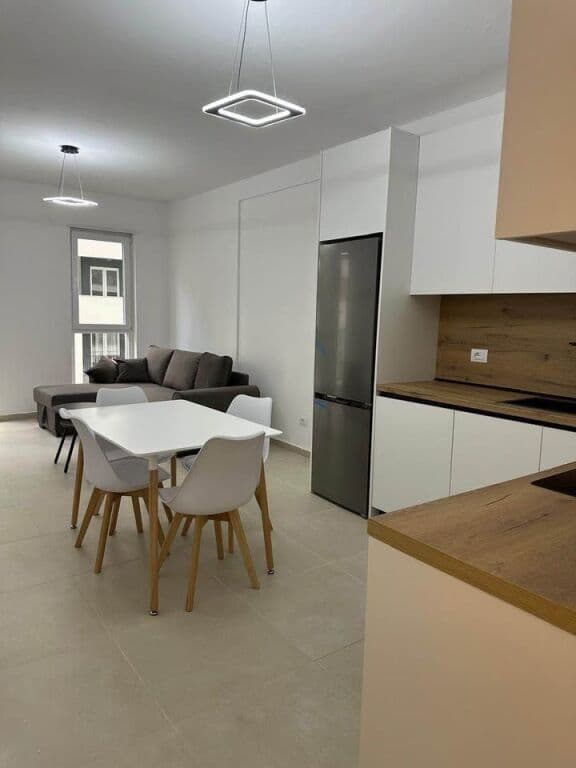 🏡 ME QIRA APARTAMENT 2+1 – Univers City 2