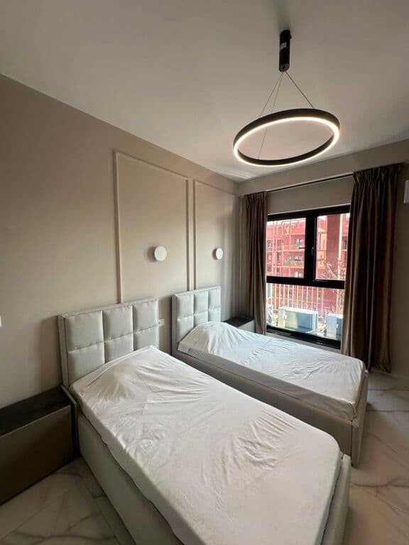 🏡 PËR QIRA – APARTAMENT SUPER 3+1+2 Ndërtesa Tirana Garden