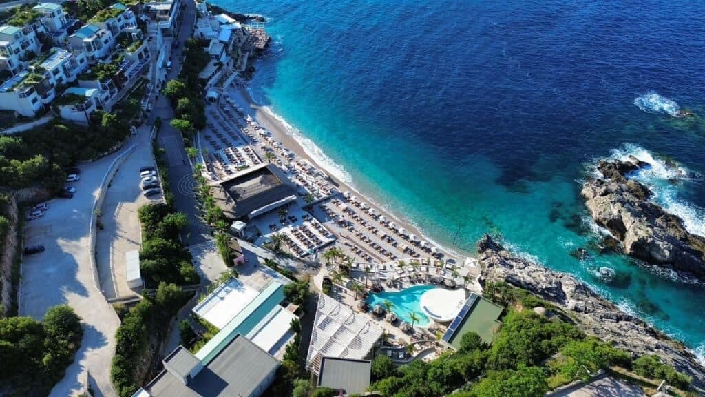 🌊 2,800 €/m² | PAMJE PANORAMIKE NGA DETI 🌊 🏡 APARTAMENT 2+1 + 2 TUALETE PËR SHITJE – FOLIE VILLAGE, JALË