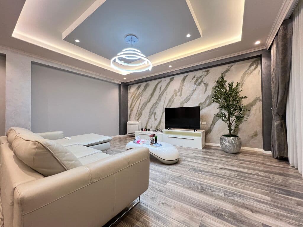 ✨ PËR QIRA | APARTAMENT 1+1 + VEND PARKIMI ✨