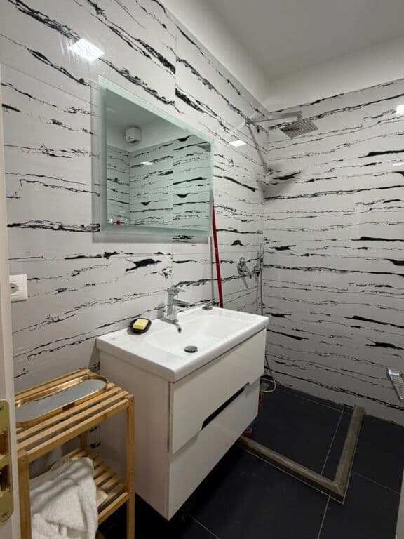 🏡 APARTAMENT 2+1+2 PËR QIRA – LIQENI I THARË 🌿 2