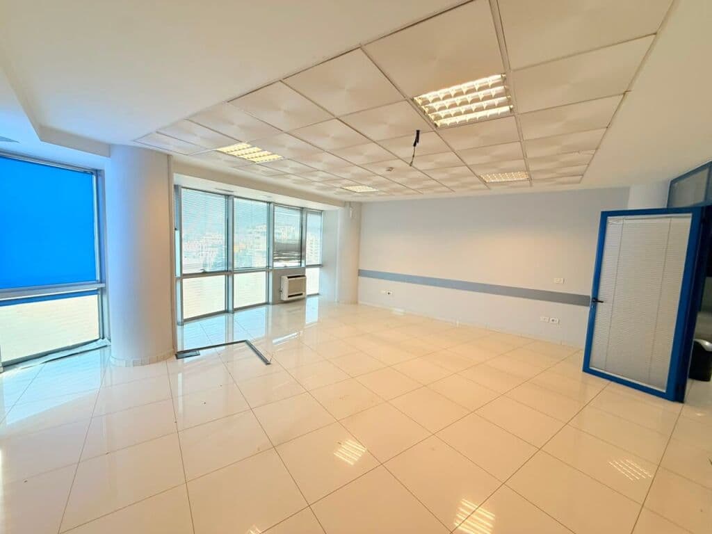 🏢✨ PËR QIRA | HAPËR OFICIE – SELVIA 2