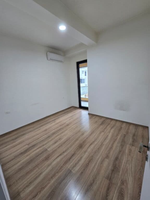 🏢 Zyrë 2+1 për Qira – Sheshi 21