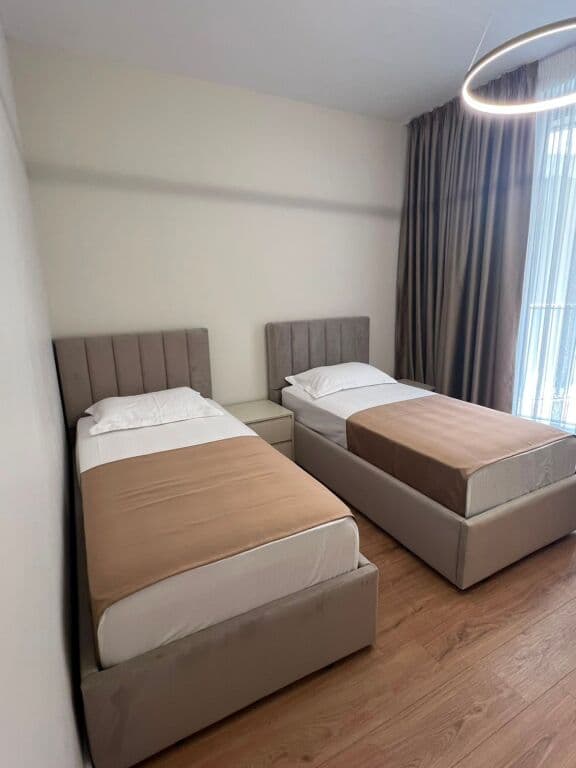🌇 PËR QIRA | APARTAMENT 2+1+2 – KULLA E ARTË