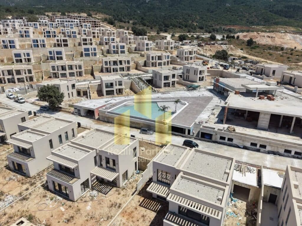 🌊 VILA QË JU OFRON LUKS TË VËRTETË NË DRIMADH! 🏡