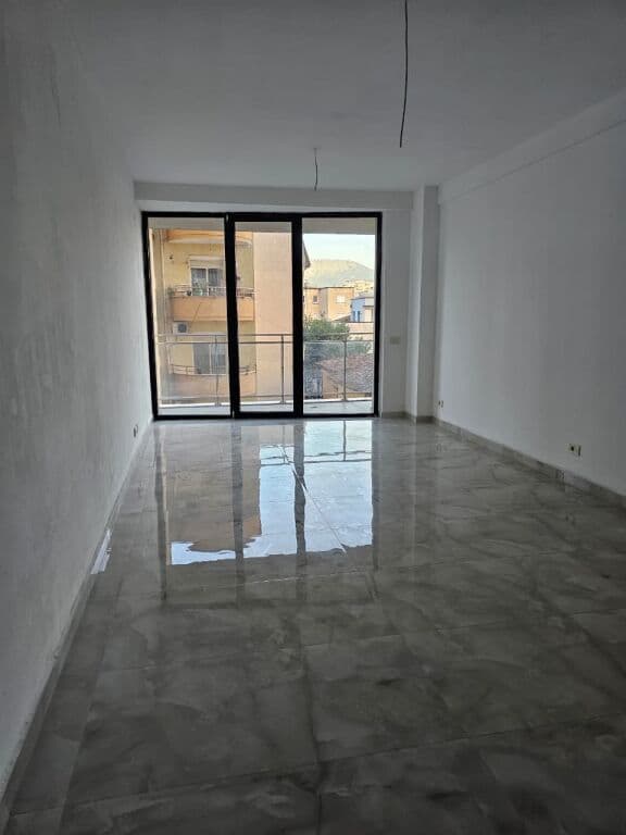 🏢 Hapësirë Zyre për Qira – Rruga Mine Peza 4