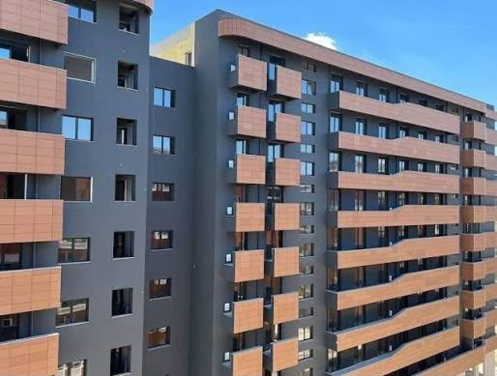 🏡 PËR SHITJE | APARTAMENT 2+1 + 2 TUALETE + 🅿️