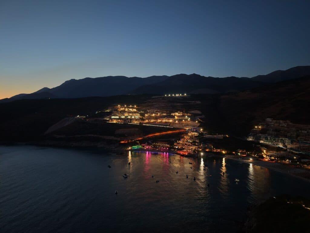 🌊 INVESTO SOT, GËZO JALËN NESËR! 🏖️ Studio + Vendi i Parkimit në Shitje në Jalë 2
