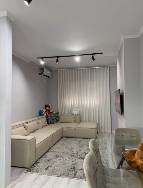 🏡 Apartament 1+1 për shitje – Liqeni i Thatë, Rruga Peti 📍 4
