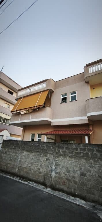 🏡 Shtëpi 2-Katëshe për Shitje – ELBASAN 📍 Lagjja Skënderbej, Fushëmbret – Rruga “Iliaz Kosova” 3
