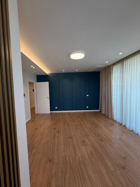 🏢 HAPËSIRË ZYRE PËR QIRA – PAMJE NGA LIQENI 2