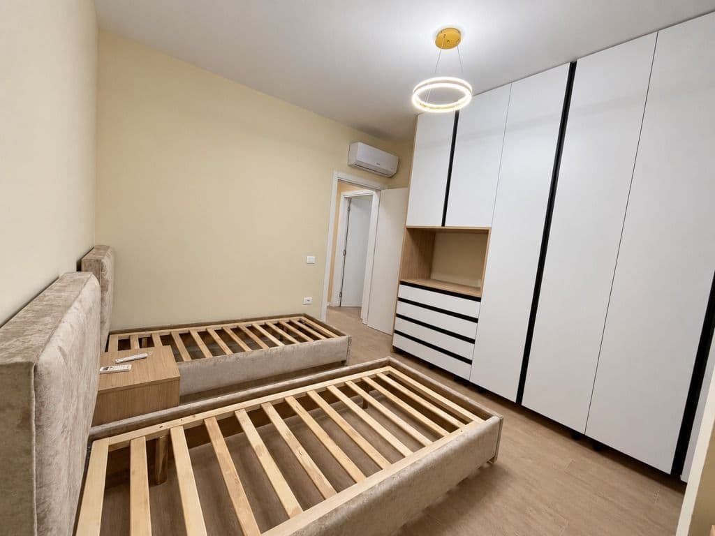 🏡 ME QIRA 2+1 + 2 TUALETE & VERANDË | LIQENI I THARË