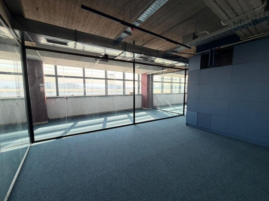 🏢✨ HAPËSIRË ZYRE PREMIUM PËR QIRA | QENDRA – TIRANË