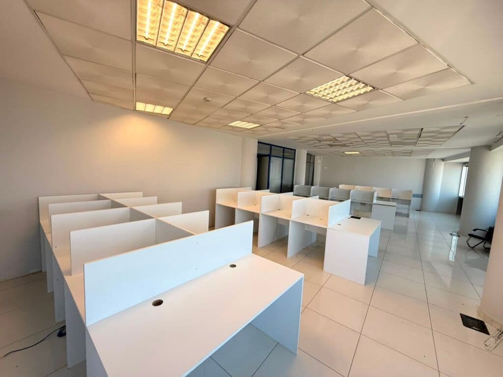 🏢✨ PËR QIRA | HAPËR OFICIE – SELVIA 4