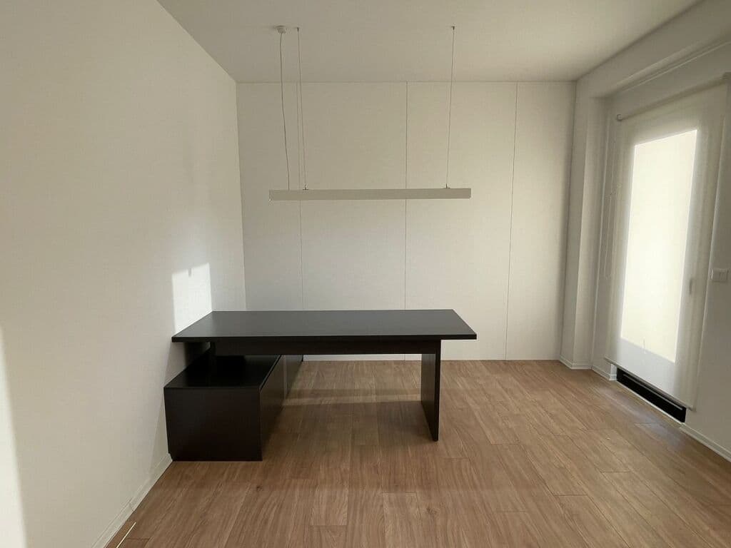 🏢 Zyrë për Qira – Ndërtesa Kopshti, Rruga Kavajës