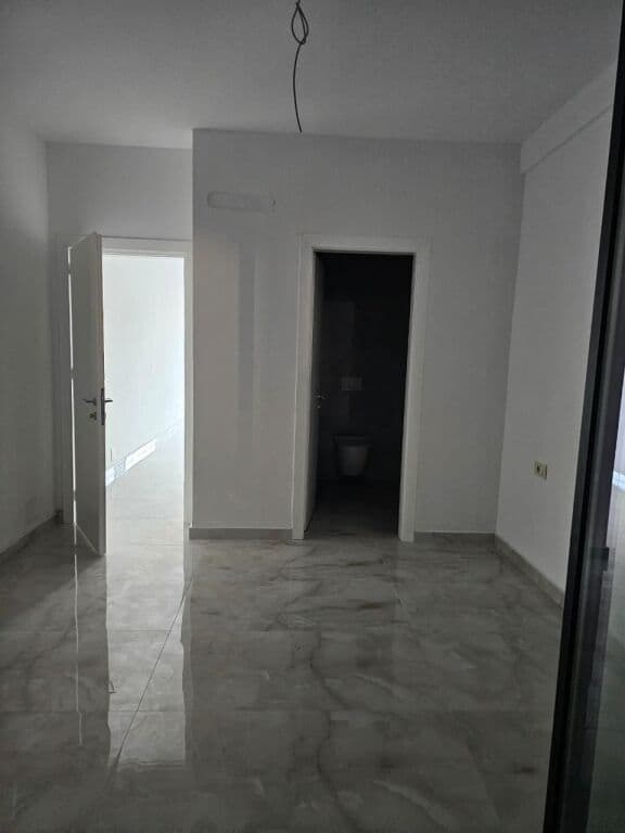 🏢 Hapësirë Zyre për Qira – Rruga Mine Peza 3