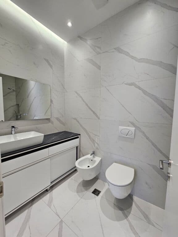 🏡 PËR QIRA | APARTAMENT LUKSOZ 2+1+2 + VEND PARKIMI 3
