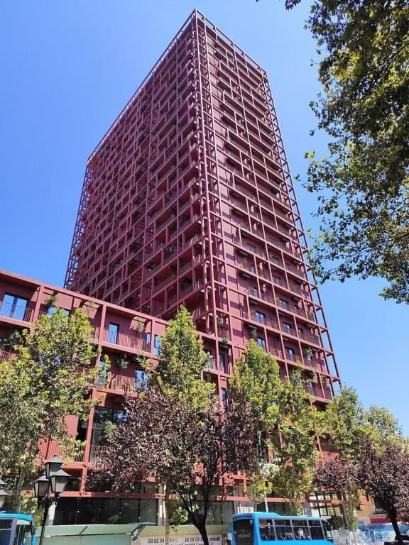 🏢 DYQAN PREMIUM ME QIRA – Ndërtesa Tirana Garden