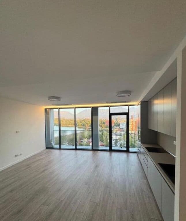 🏢 Zyrë për Qira – Pamje nga Liqeni, Liqeni Artificiale 📍 Rezidenca Pamje nga Liqeni, pranë Liqenit Artificiale
