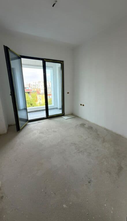 🏡 PËR SHITJE | APARTAMENT 2+1+2 – RRUGA KAVAJËS 3