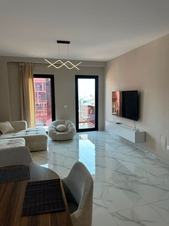 🏡 PËR QIRA – APARTAMENT SUPER 3+1+2 Ndërtesa Tirana Garden