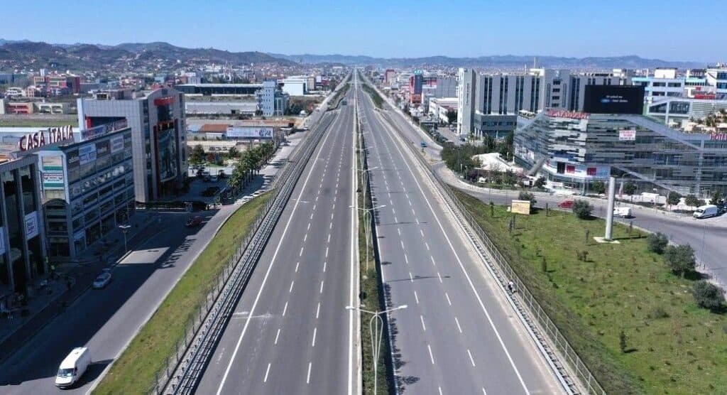 đMagazina pĂ«r qira nĂ« AutostradĂ«n DurrĂ«sâTiranĂ«, Km 8