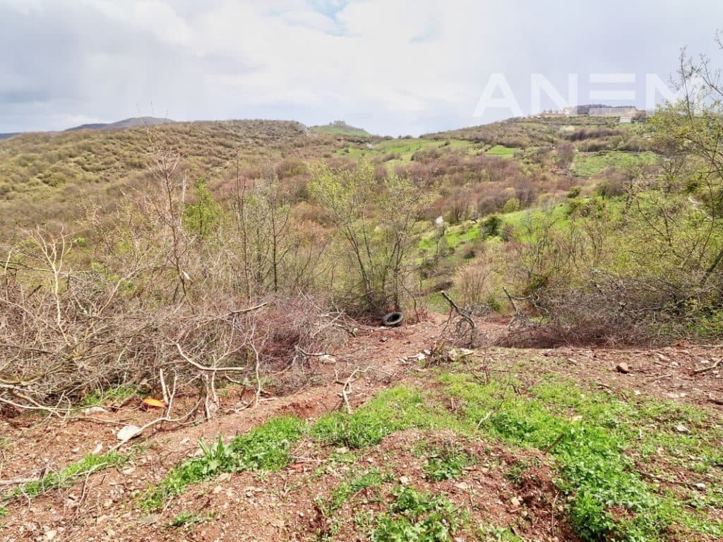 Tokë në shitje 2.8 ha në Novobërdë