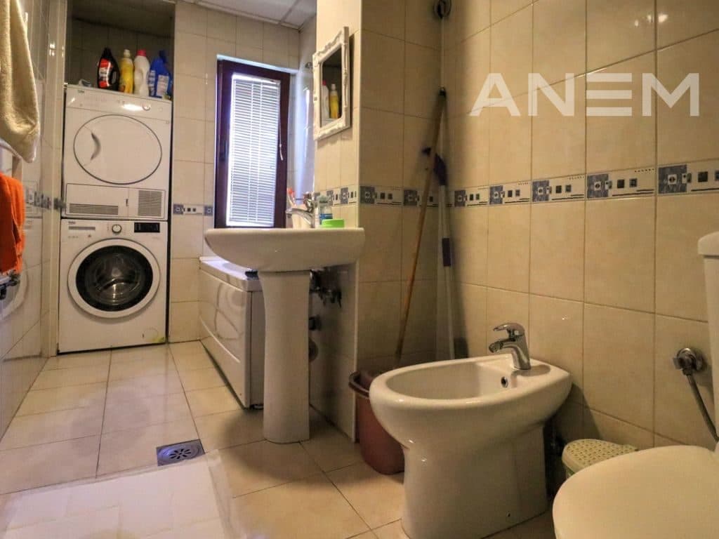 Zyre me qira 280m2 në Arbëri 3