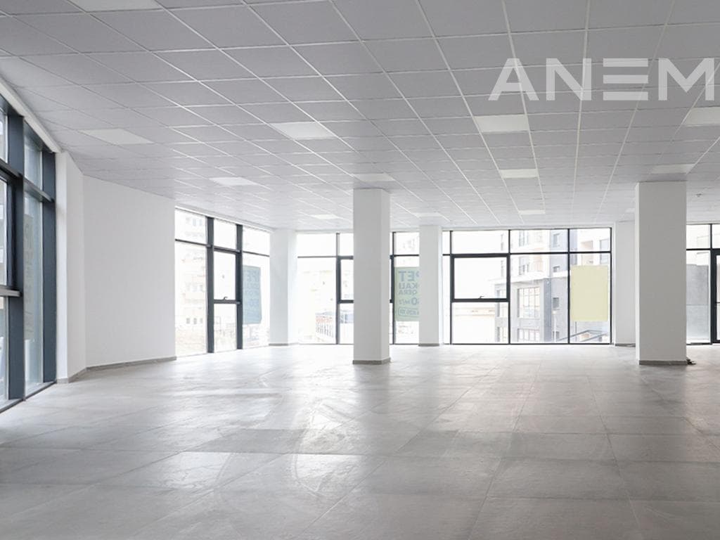 Lokal me qira 160m² në Rrugën B